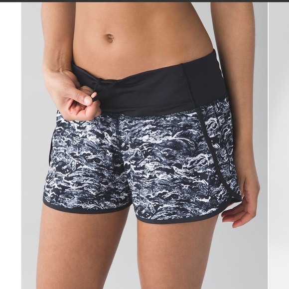 Lululemon Run Times Short Nami Wave White Black 4 - Picture 1 of 8